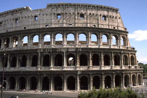 Ancient Roman architecture included vast amounts of columns and overhanging domed roofs.